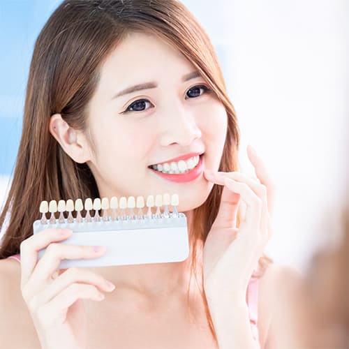 輝く白い歯で、もっと素敵な笑顔に！